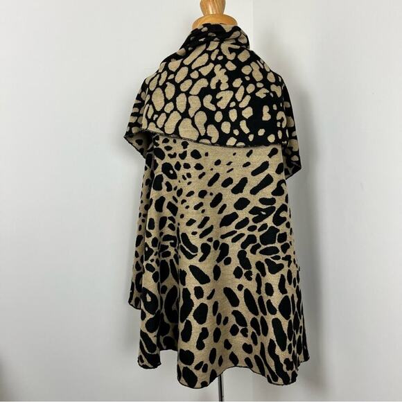 Women Tan & Black Leopard Animal Print Round Vest Reversible Soft Poncho Sz OS - Picture 8 of 14